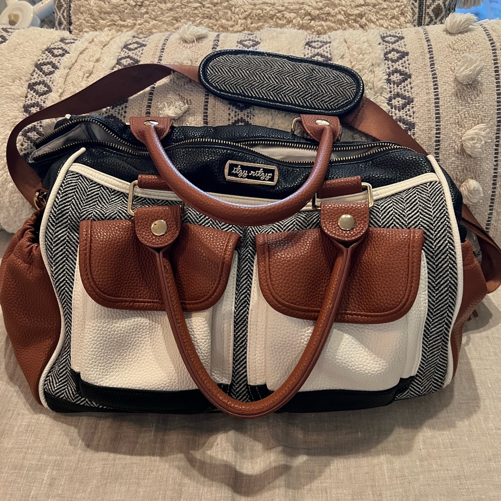 Itzy Ritzy Triple Threat Diaper Bag ayote